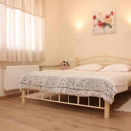 Centralny Hotel Krivoy Rog Ngoại thất bức ảnh