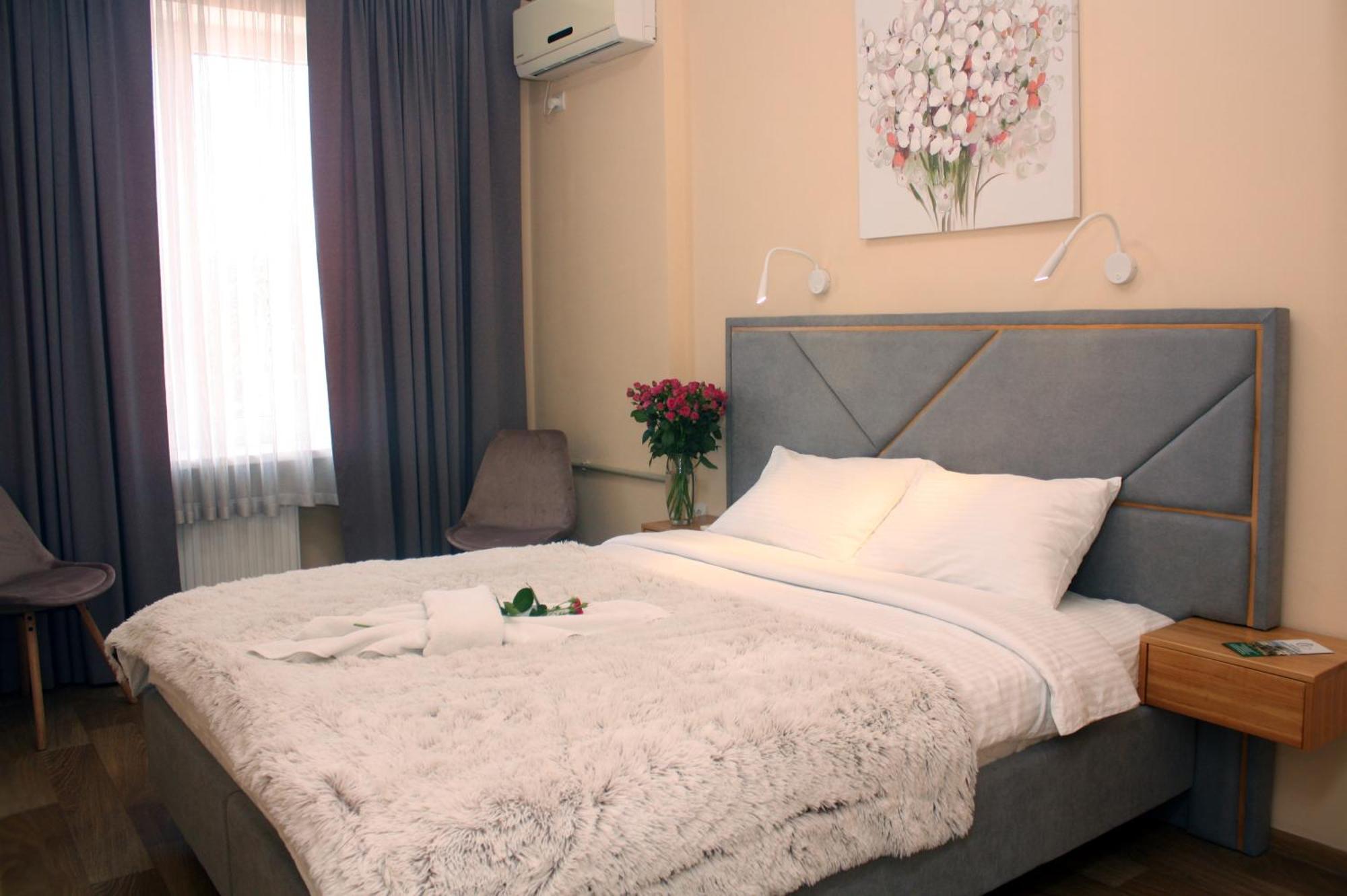 Centralny Hotel Krivoy Rog Ngoại thất bức ảnh