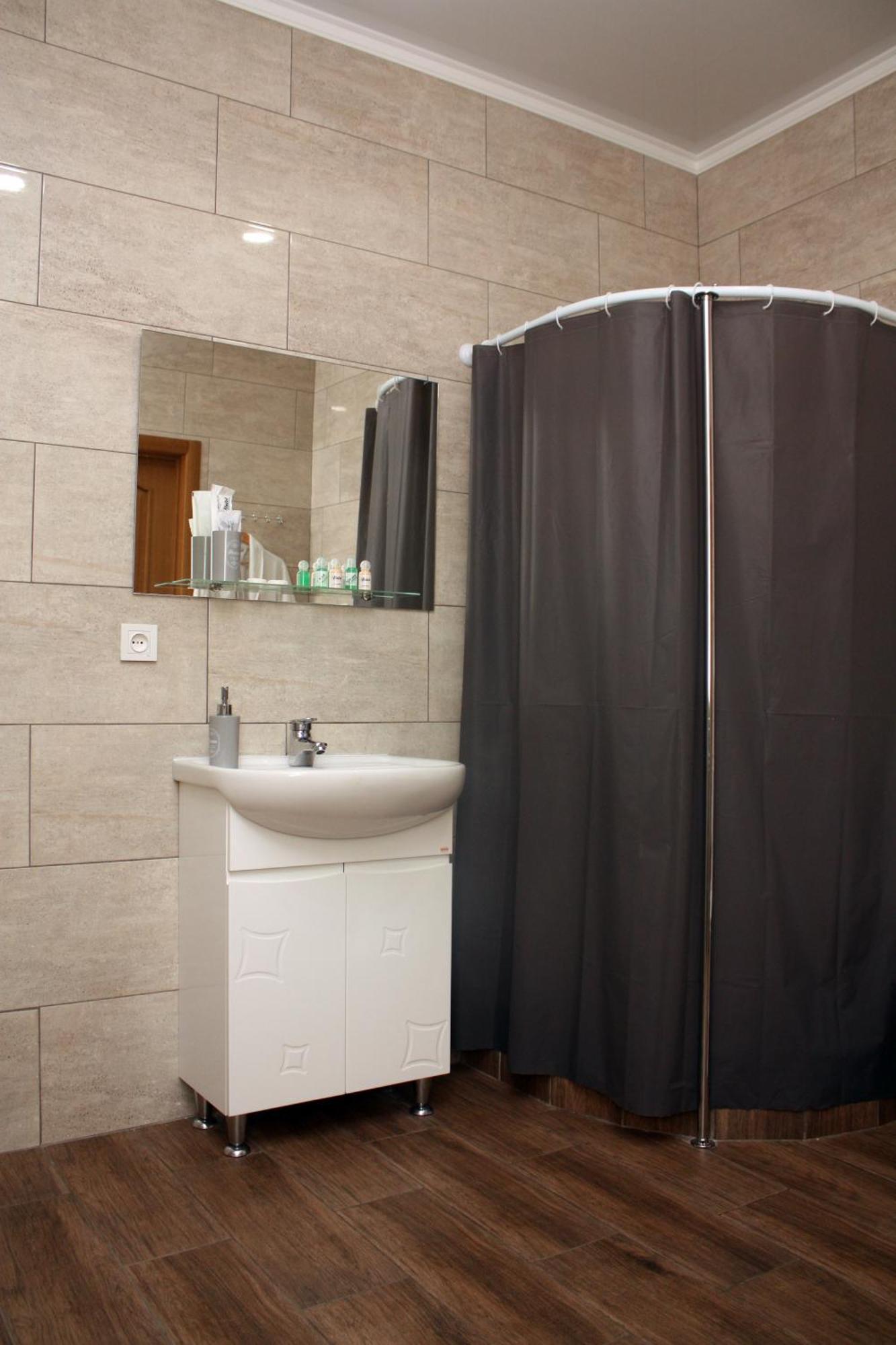 Centralny Hotel Krivoy Rog Ngoại thất bức ảnh