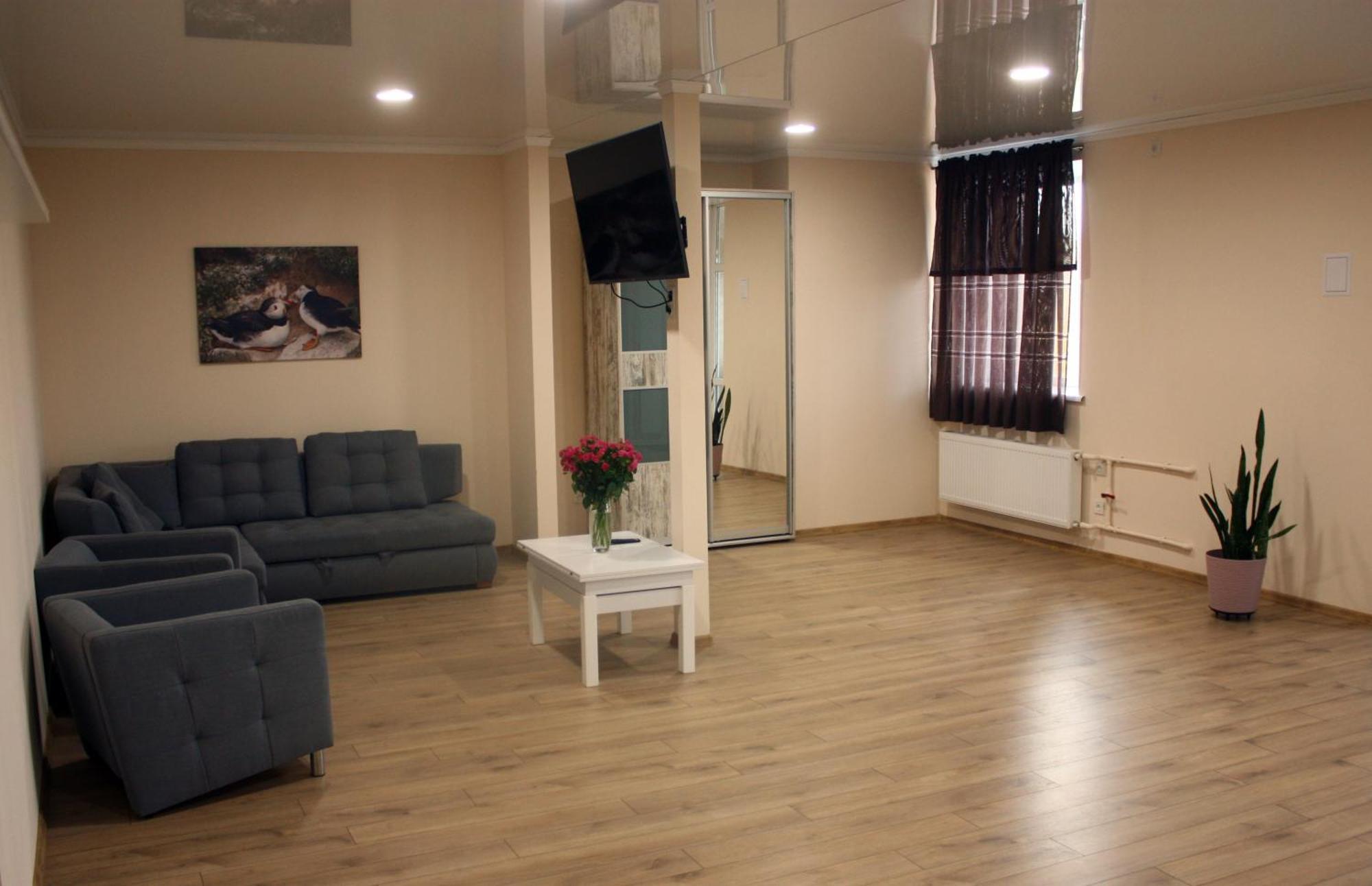 Centralny Hotel Krivoy Rog Ngoại thất bức ảnh