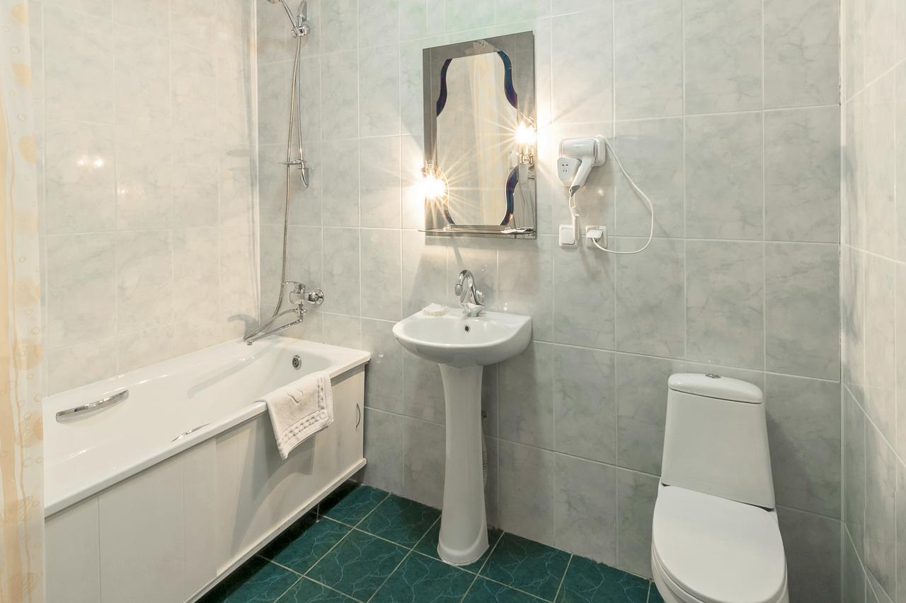 Centralny Hotel Krivoy Rog Ngoại thất bức ảnh