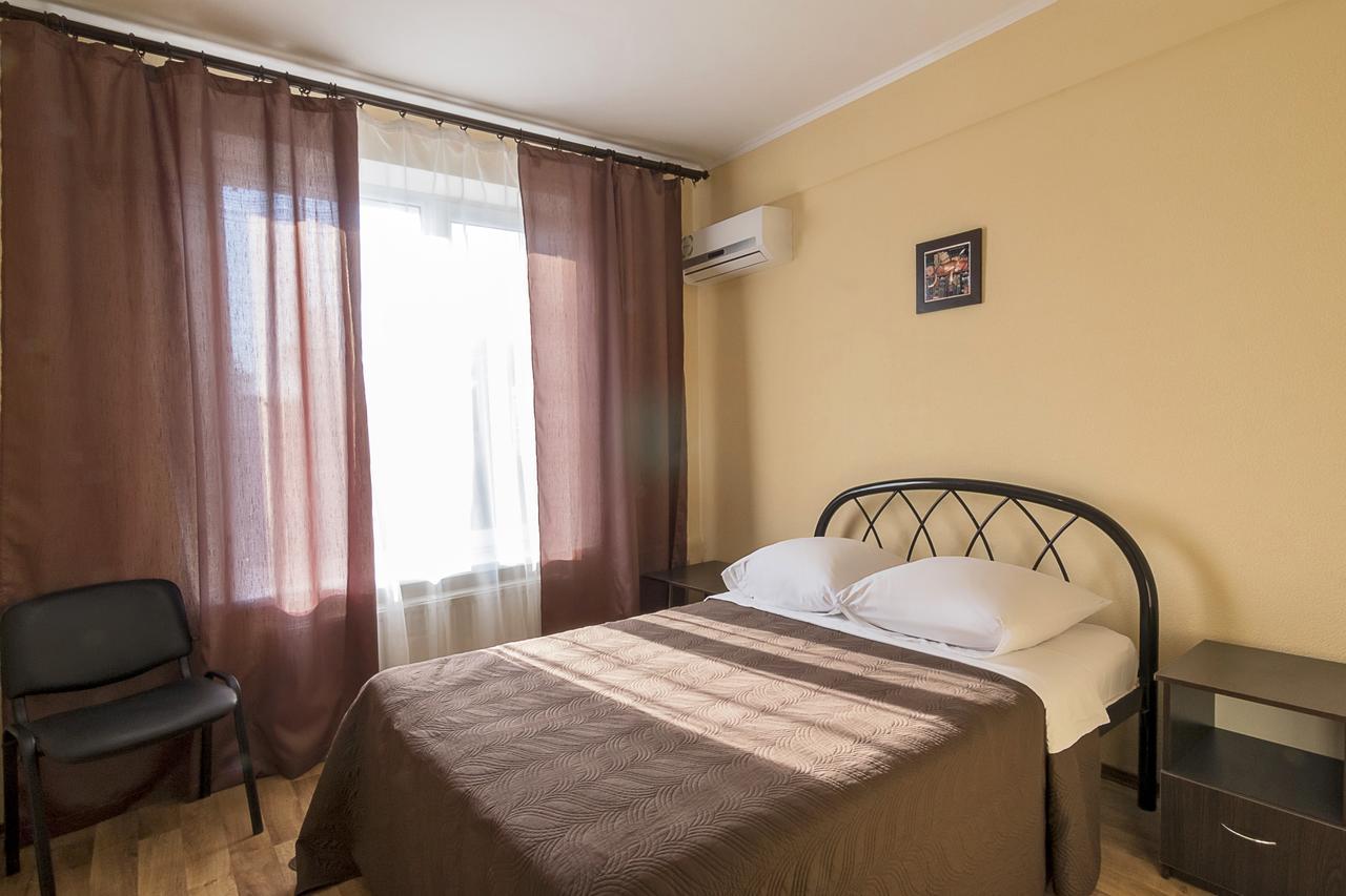 Centralny Hotel Krivoy Rog Ngoại thất bức ảnh