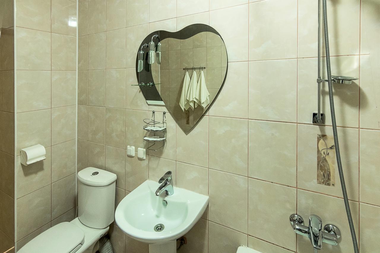 Centralny Hotel Krivoy Rog Ngoại thất bức ảnh