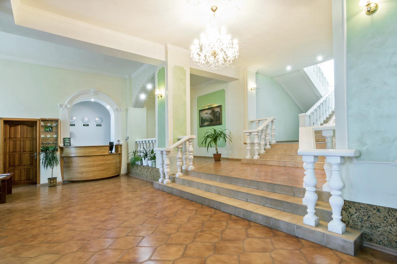 Centralny Hotel Krivoy Rog Ngoại thất bức ảnh
