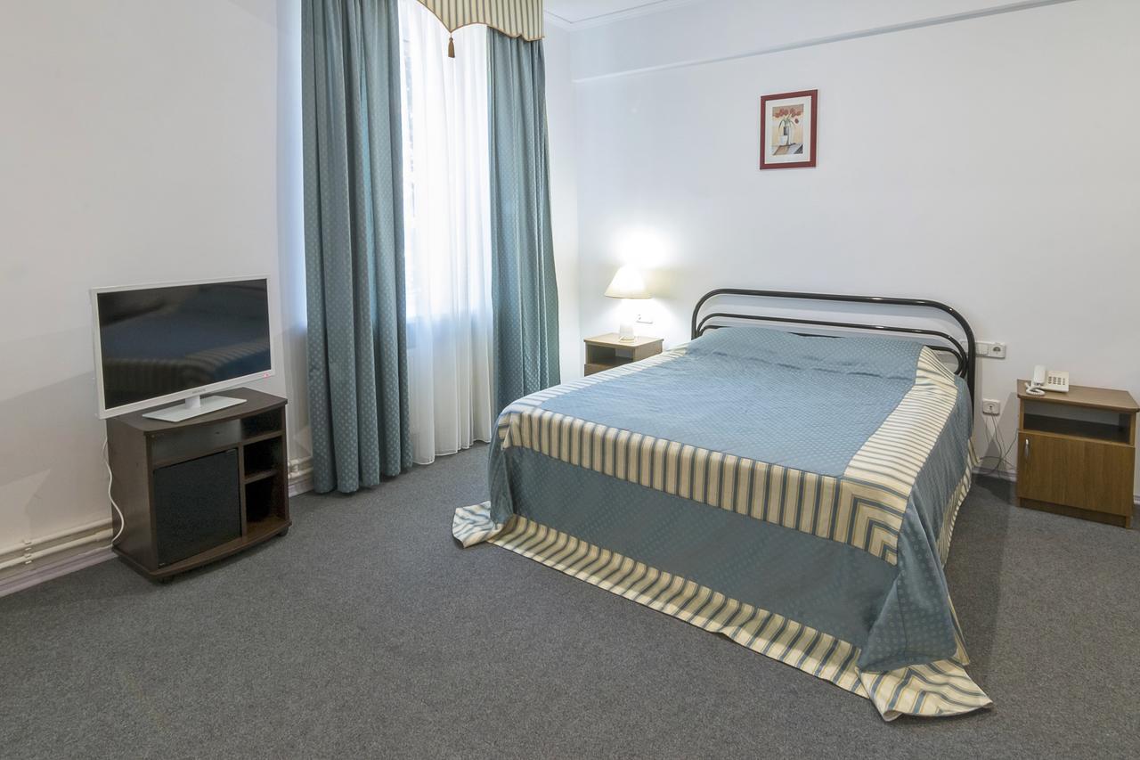 Centralny Hotel Krivoy Rog Ngoại thất bức ảnh