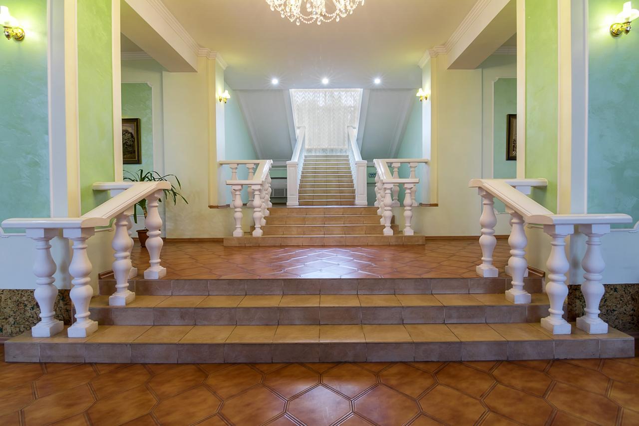 Centralny Hotel Krivoy Rog Ngoại thất bức ảnh