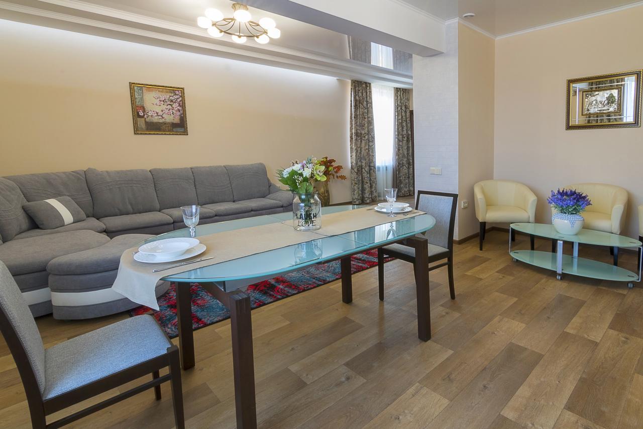 Centralny Hotel Krivoy Rog Ngoại thất bức ảnh