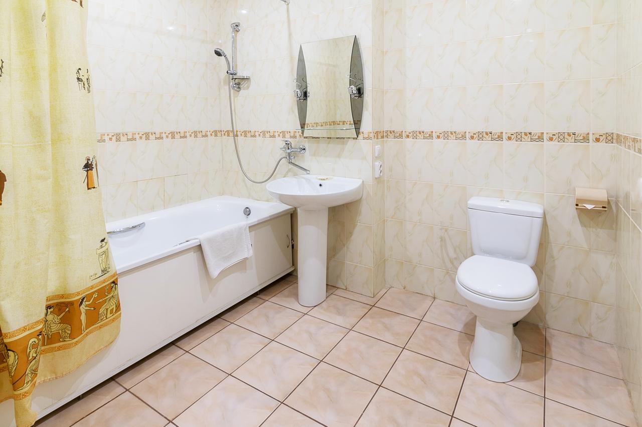 Centralny Hotel Krivoy Rog Ngoại thất bức ảnh
