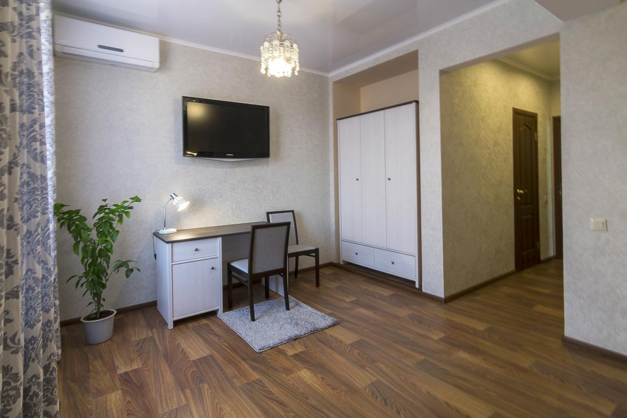 Centralny Hotel Krivoy Rog Ngoại thất bức ảnh