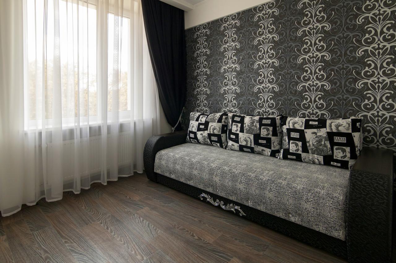 Centralny Hotel Krivoy Rog Ngoại thất bức ảnh