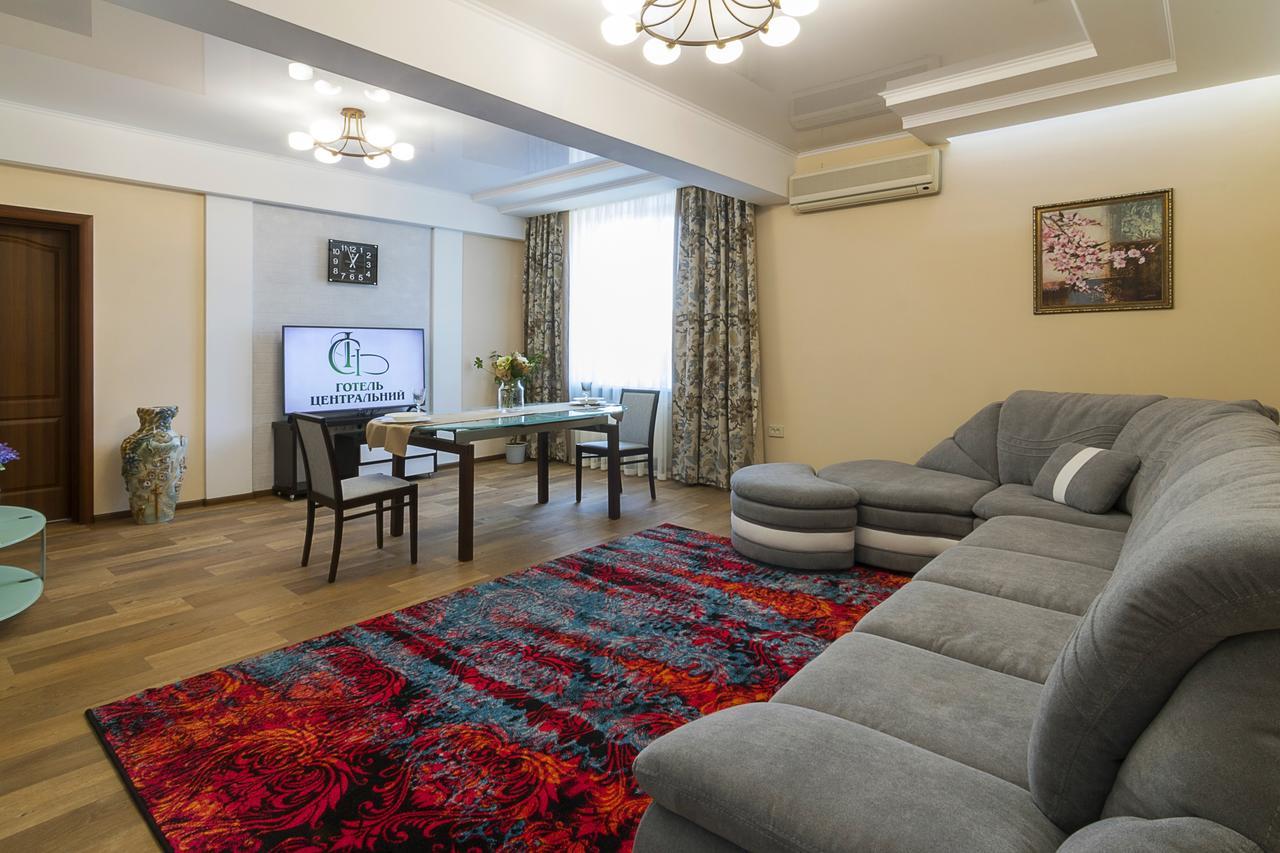 Centralny Hotel Krivoy Rog Ngoại thất bức ảnh