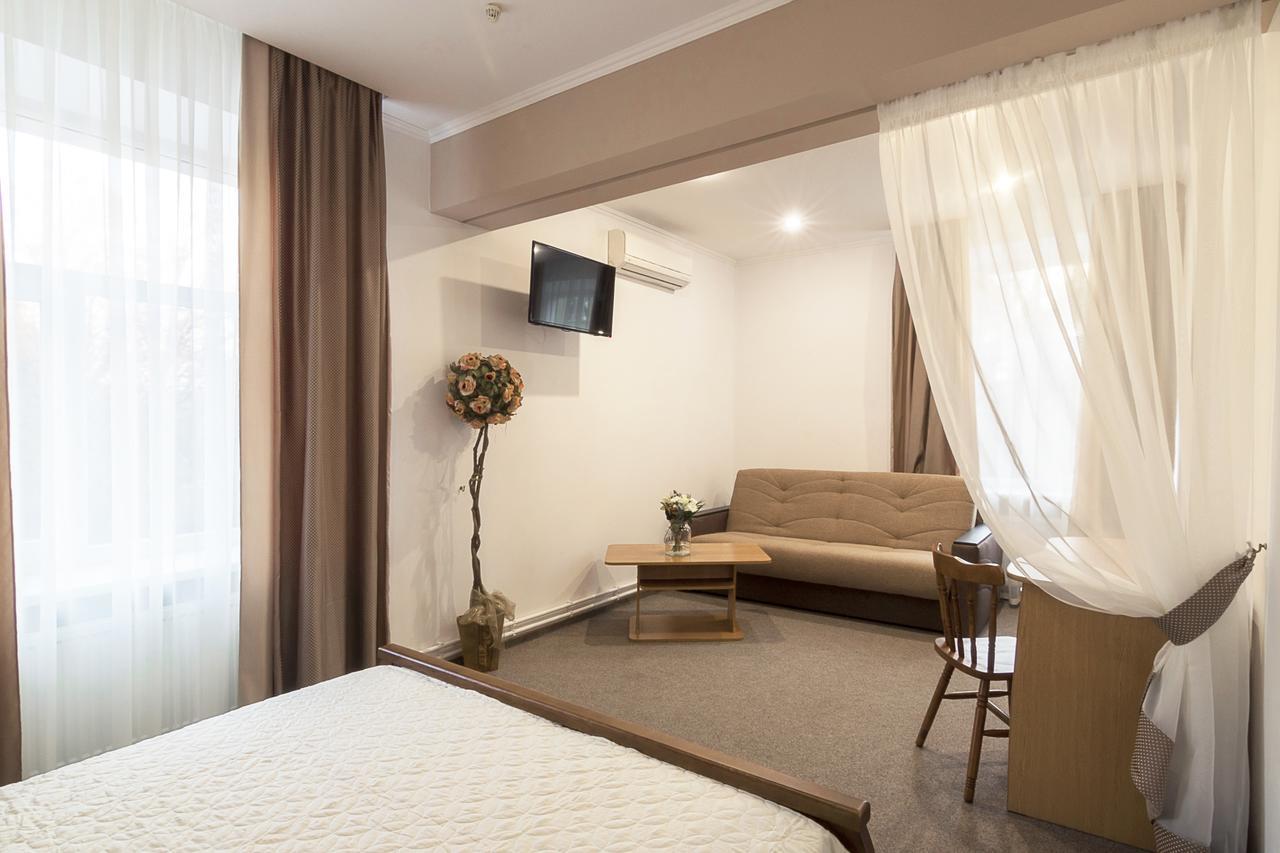 Centralny Hotel Krivoy Rog Ngoại thất bức ảnh