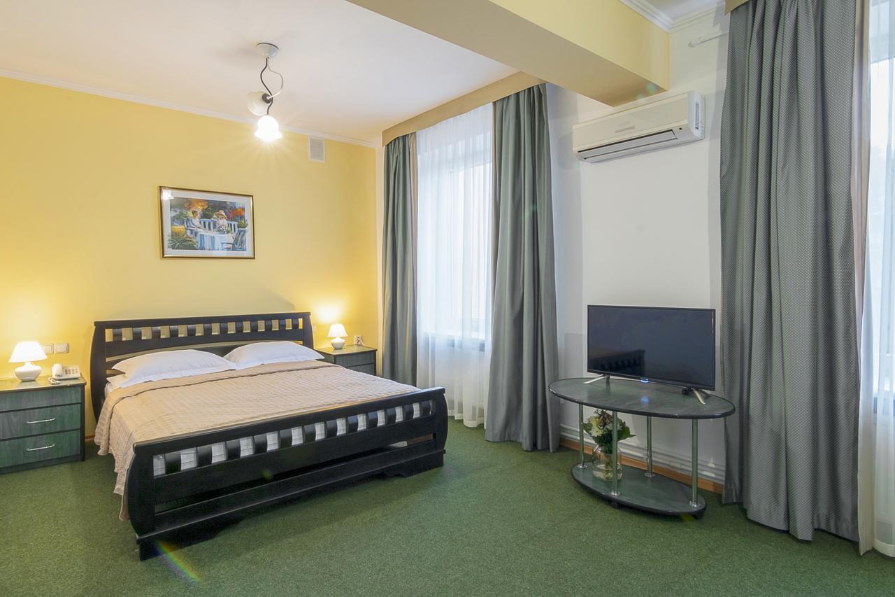 Centralny Hotel Krivoy Rog Ngoại thất bức ảnh