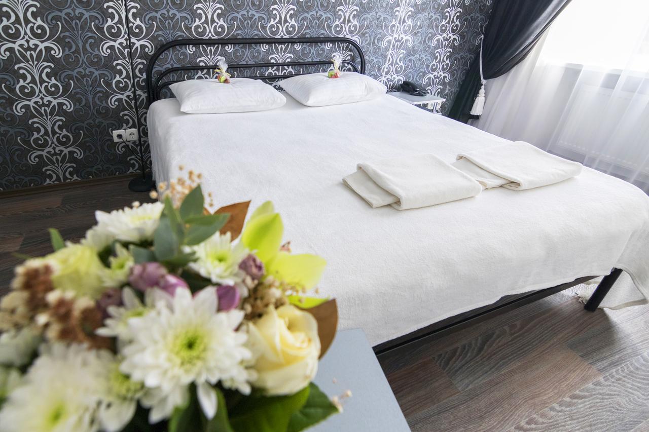 Centralny Hotel Krivoy Rog Ngoại thất bức ảnh