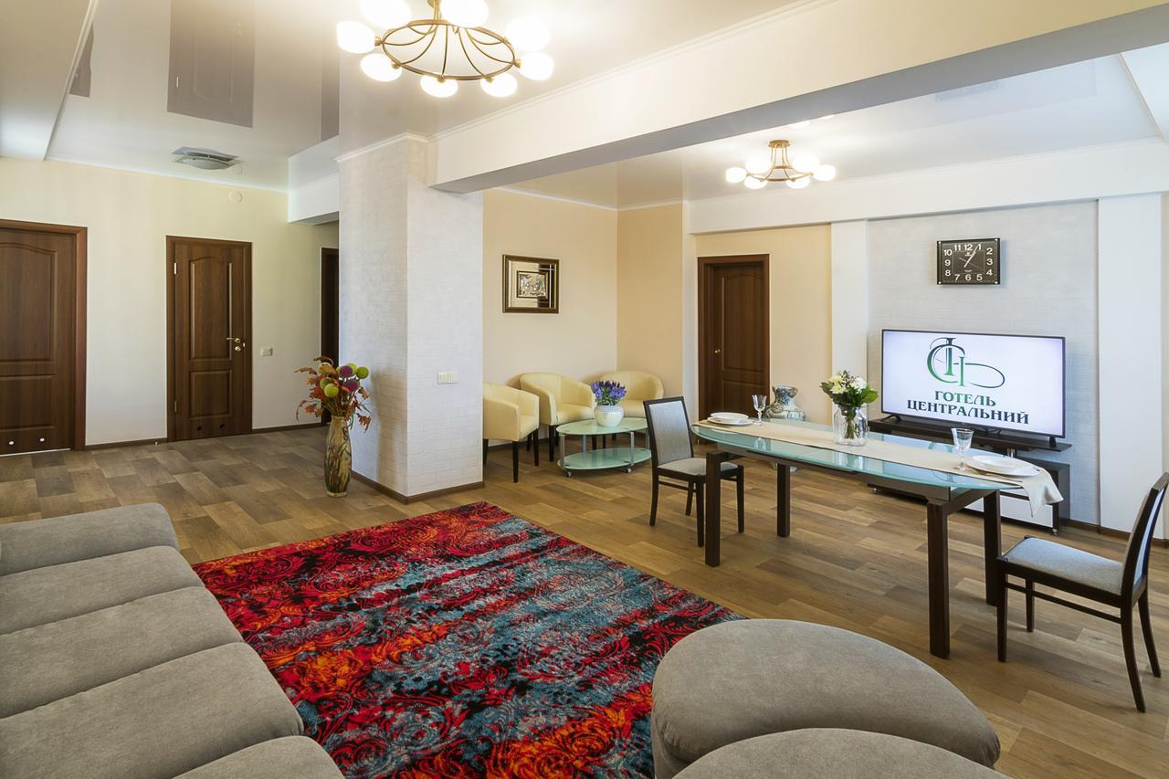 Centralny Hotel Krivoy Rog Ngoại thất bức ảnh